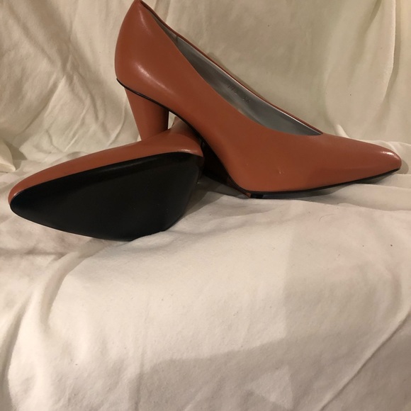 Acne pumps - Picture 4 of 5